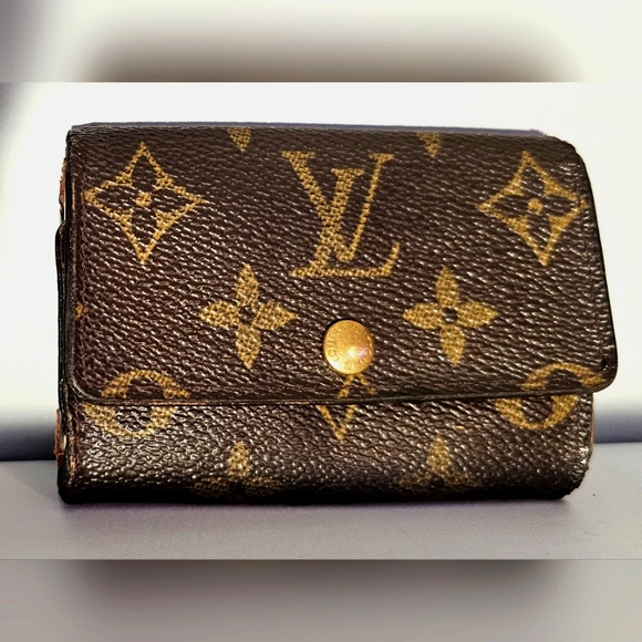 Louis Vuitton🤎| Monogram Canvas Wallet - Picture 1 of 7